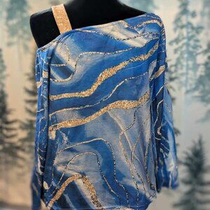 💙 Chic Me Marbled Blue & Gold Cold Shoulder Tee – Size M 💛